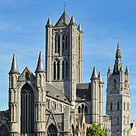 De Sint-Niklaaskerk en het belfort te Gent, België

