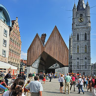 De moderne Gentse Stadshal op het Emile Braunplein in het historische centrum van Gent, België

