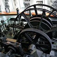 Ophaalmachine in de Ruimte 8 augustus 1956 in het steenkoolmijn museum Le Bois du Cazier te Marcinelle, Charleroi, België
