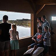 Bezoekers in kijkhut van natuurreservaat de Waterdunen bij Breskens, Zeeland, Nederland