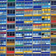 Kleurrijke appartementen in de wijk Euralille te Rijsel, Frankrijk
